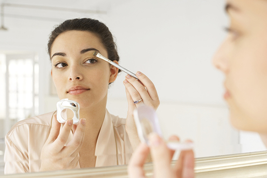 6 must-know hacks to speed up your makeup routine in the morning 6 must-know hacks to speed up your makeup routine in the morning Favful